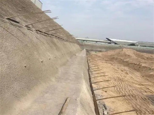 市南河道边坡加固